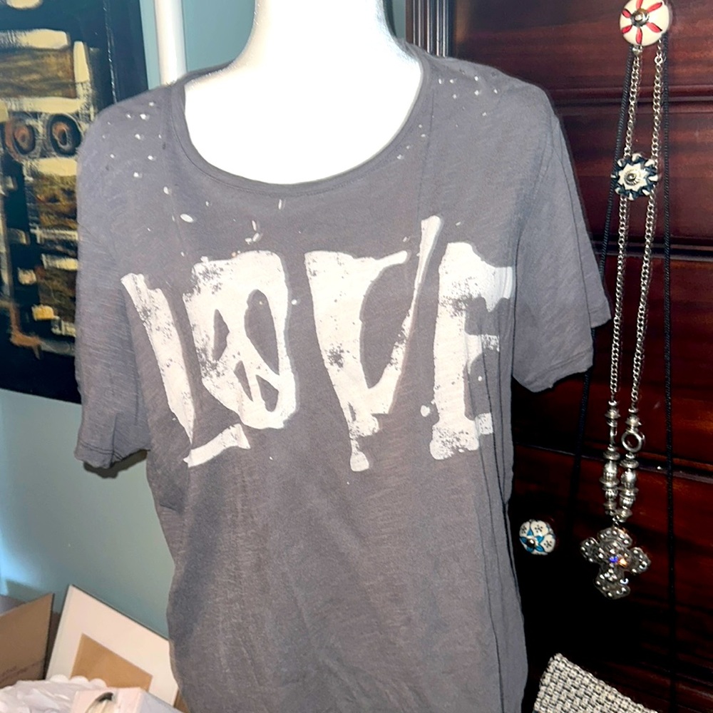 Magnolia Pearl Short sleeve T-Shirt.